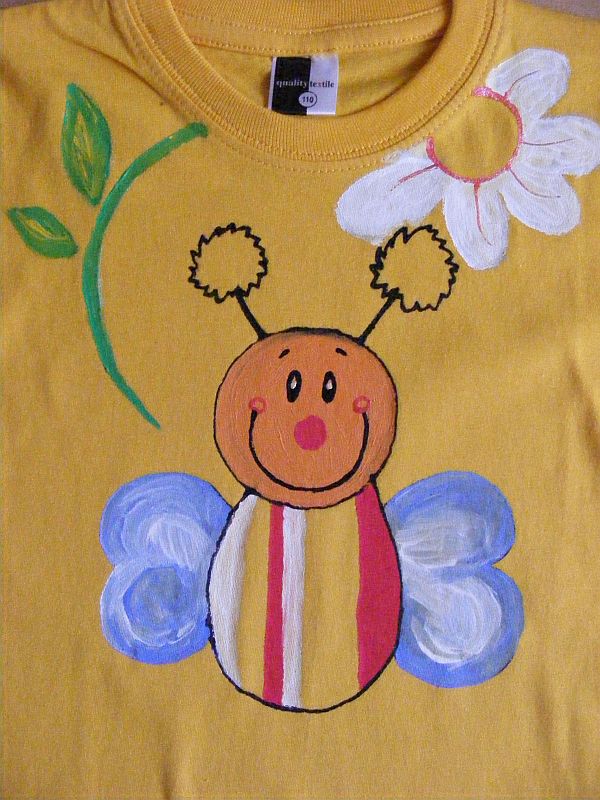 Foto: Dětské tričko s včelkou